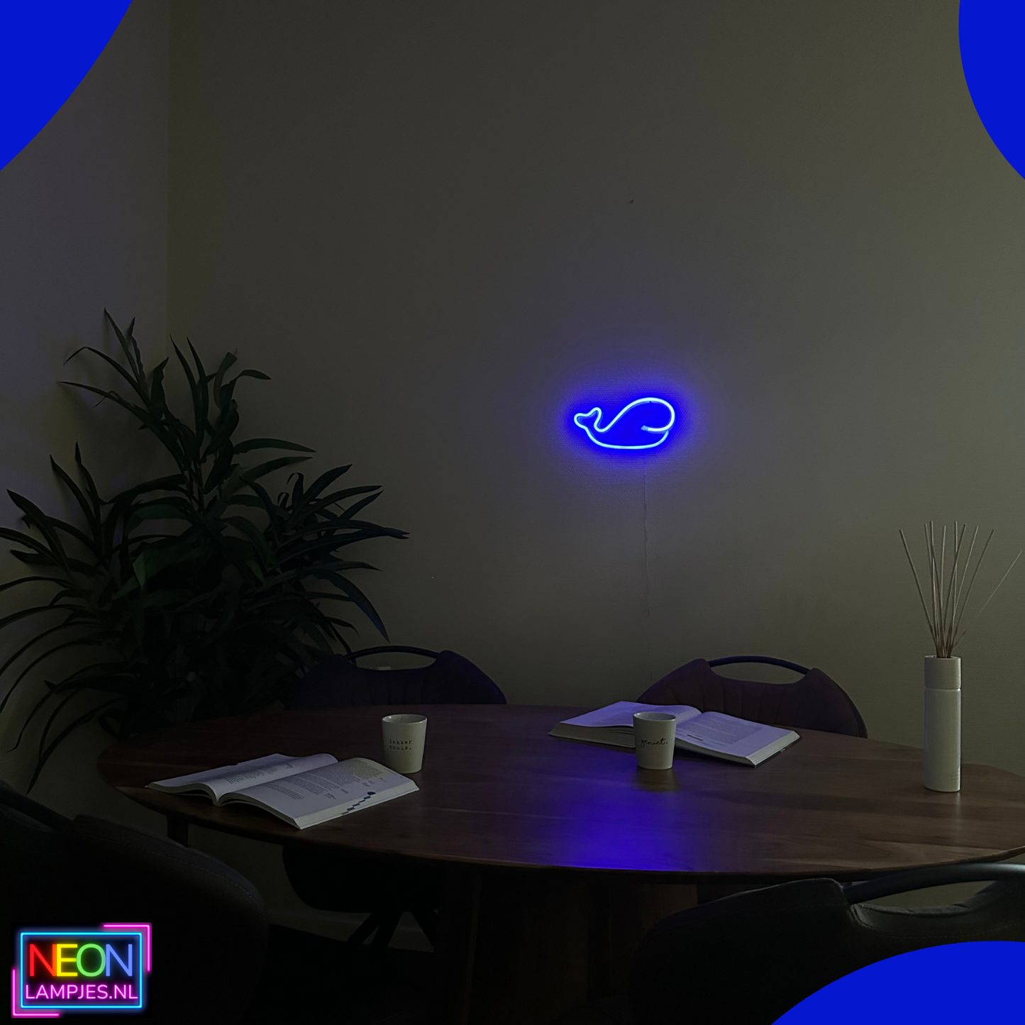 Neon Lamp - Walvis Blauw - Incl. 3 Batterijen - 15 x 28 cm