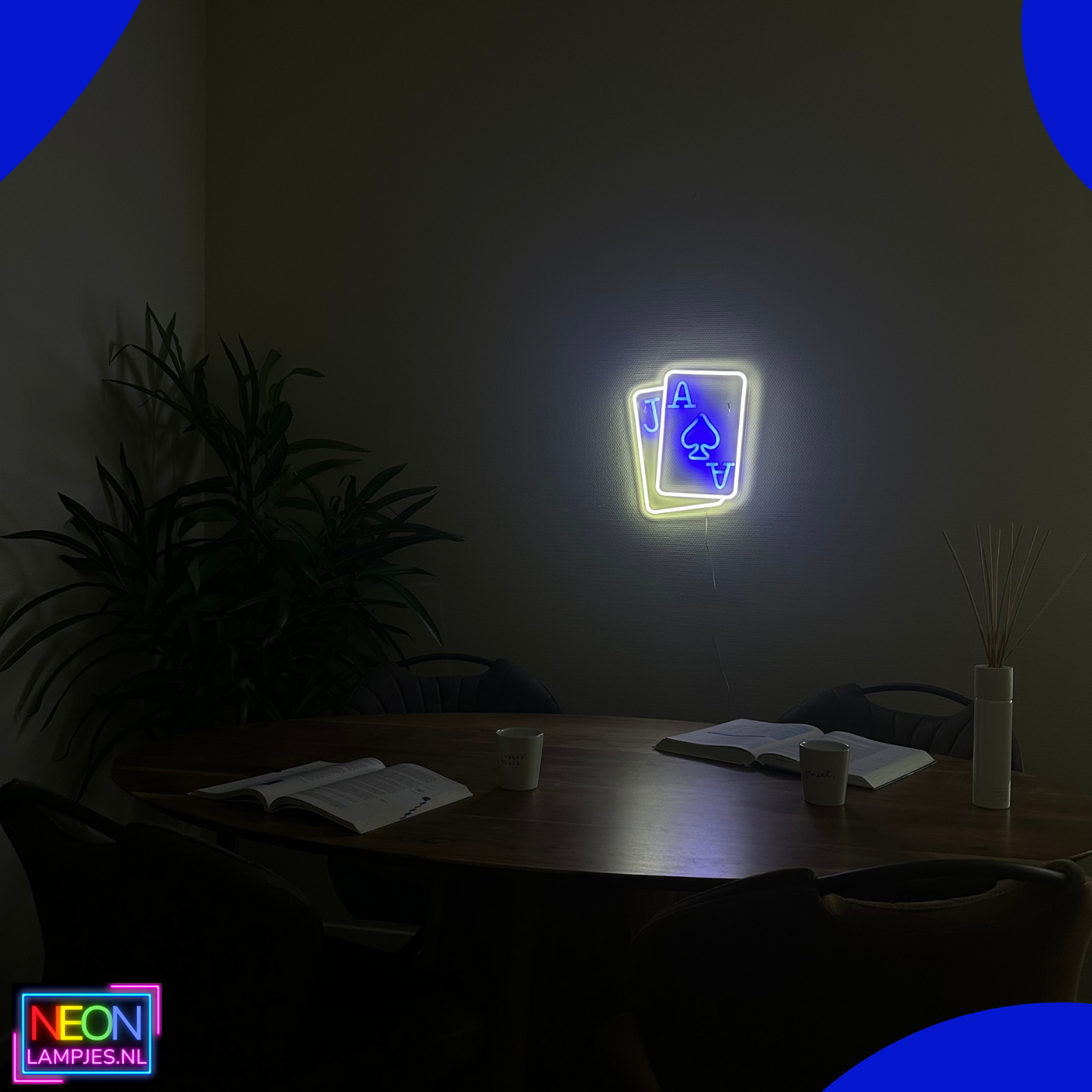 Neon Lamp - Speelkaarten - Incl. Ophanghaakjes - Neon Sign - 38 x 32 cm