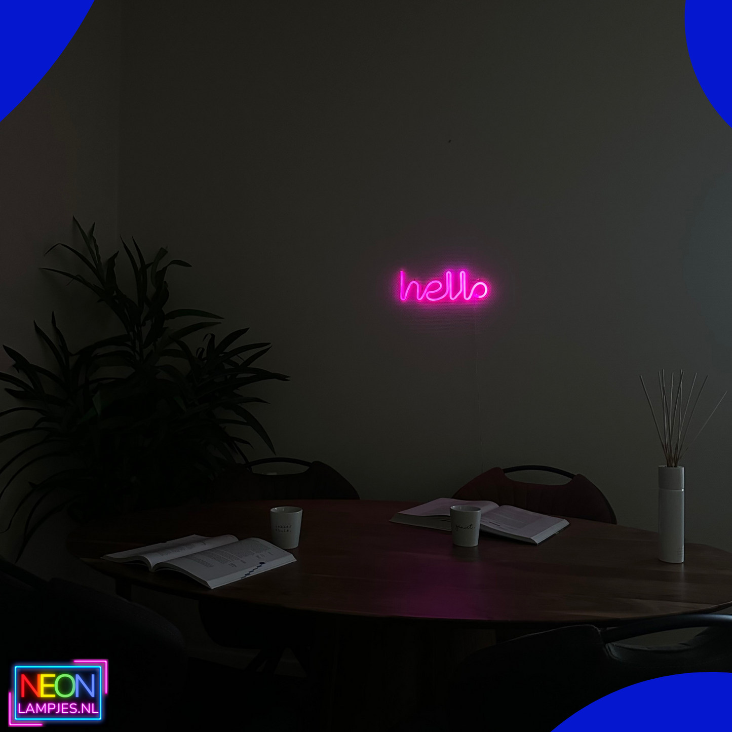 Neon Lamp - Hello Roze - Incl. 3 Batterijen - 12 x 34 cm