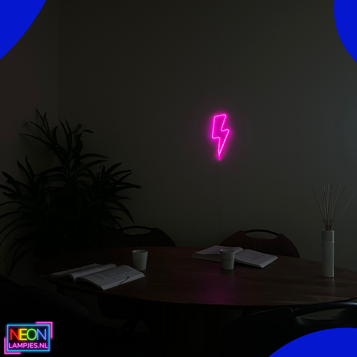 Neon Lamp - Bliksem Roze - Incl. 3 Batterijen - 34 x 13 cm