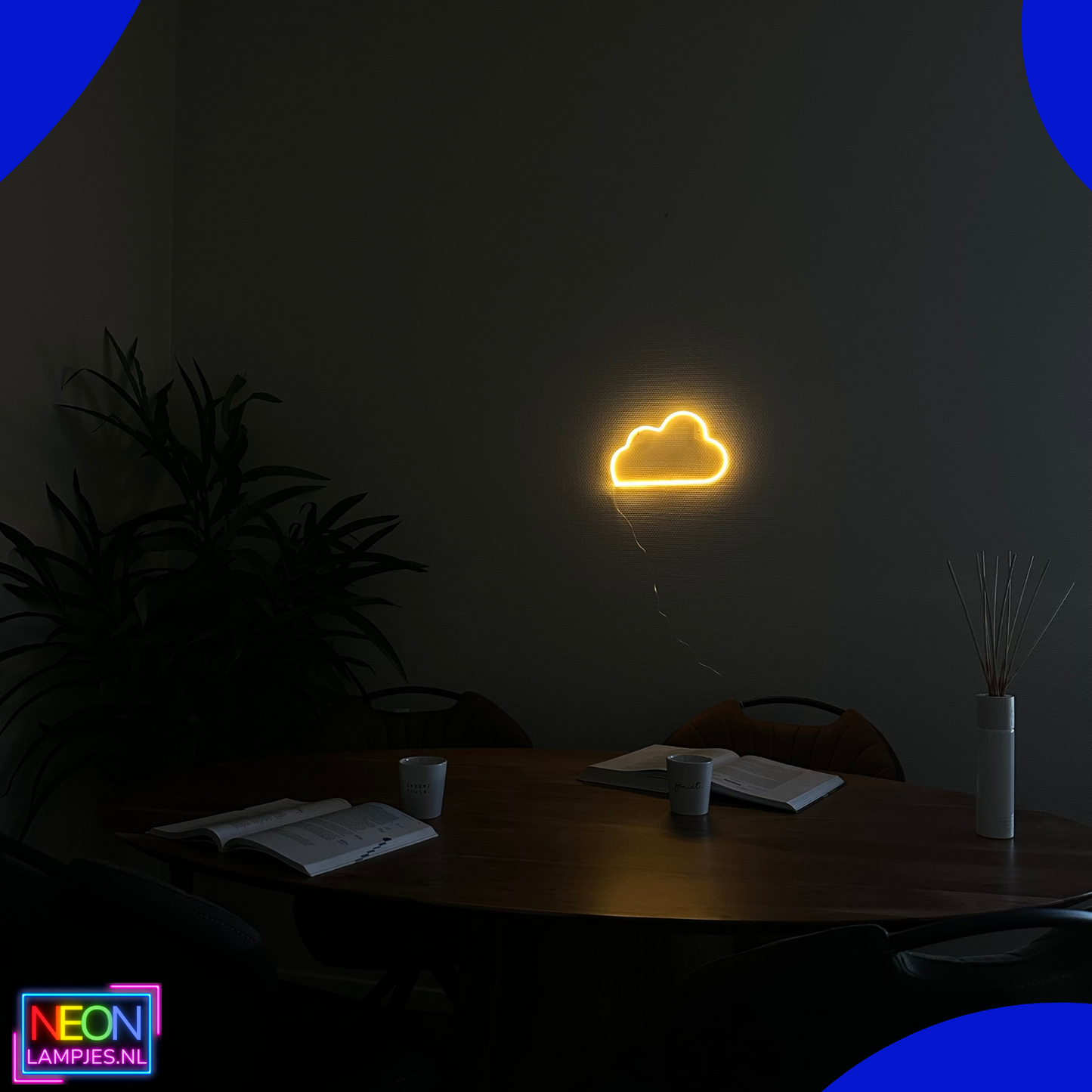 Neon Lamp - Wolk Warm Wit - Incl. 3 Batterijen - 19 x 30 cm