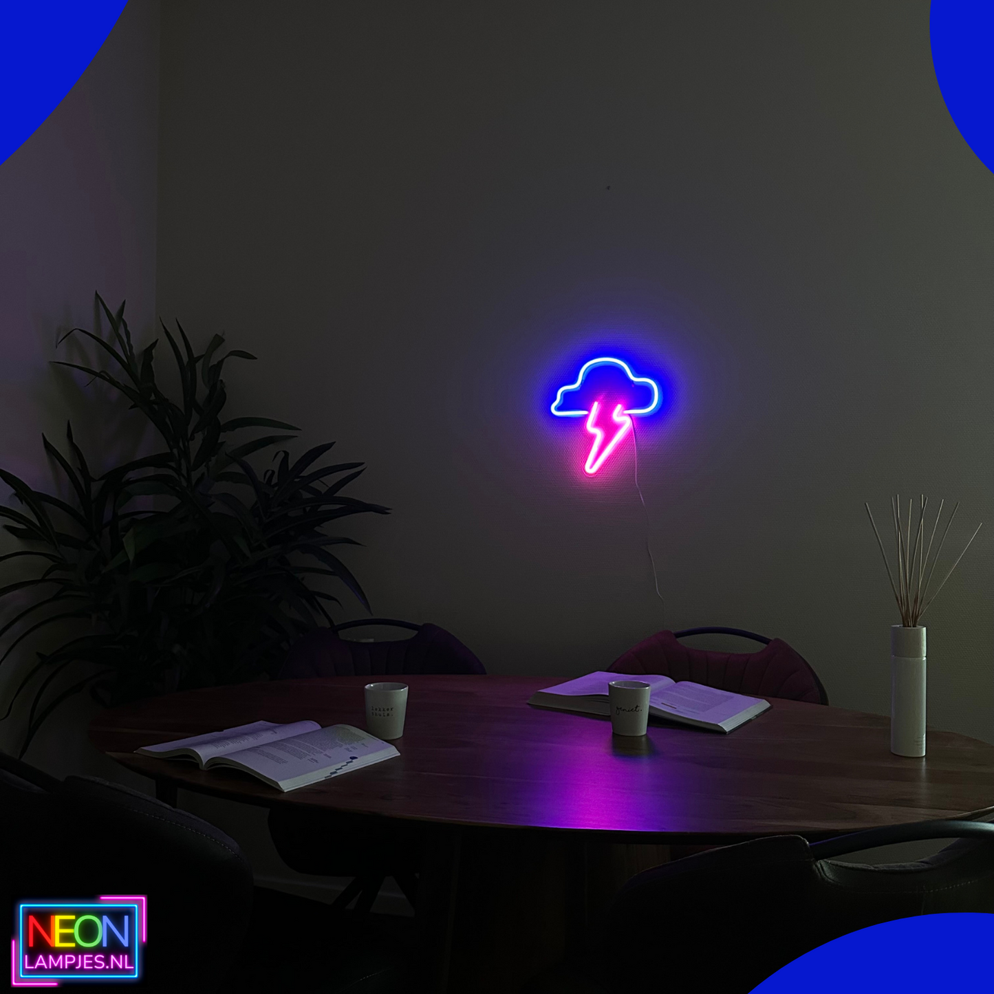 Neon Lamp - Wolk Bliksem Blauw / Roze - Incl. Ophanghaakjes - Neon Sign - 33 x 31 cm