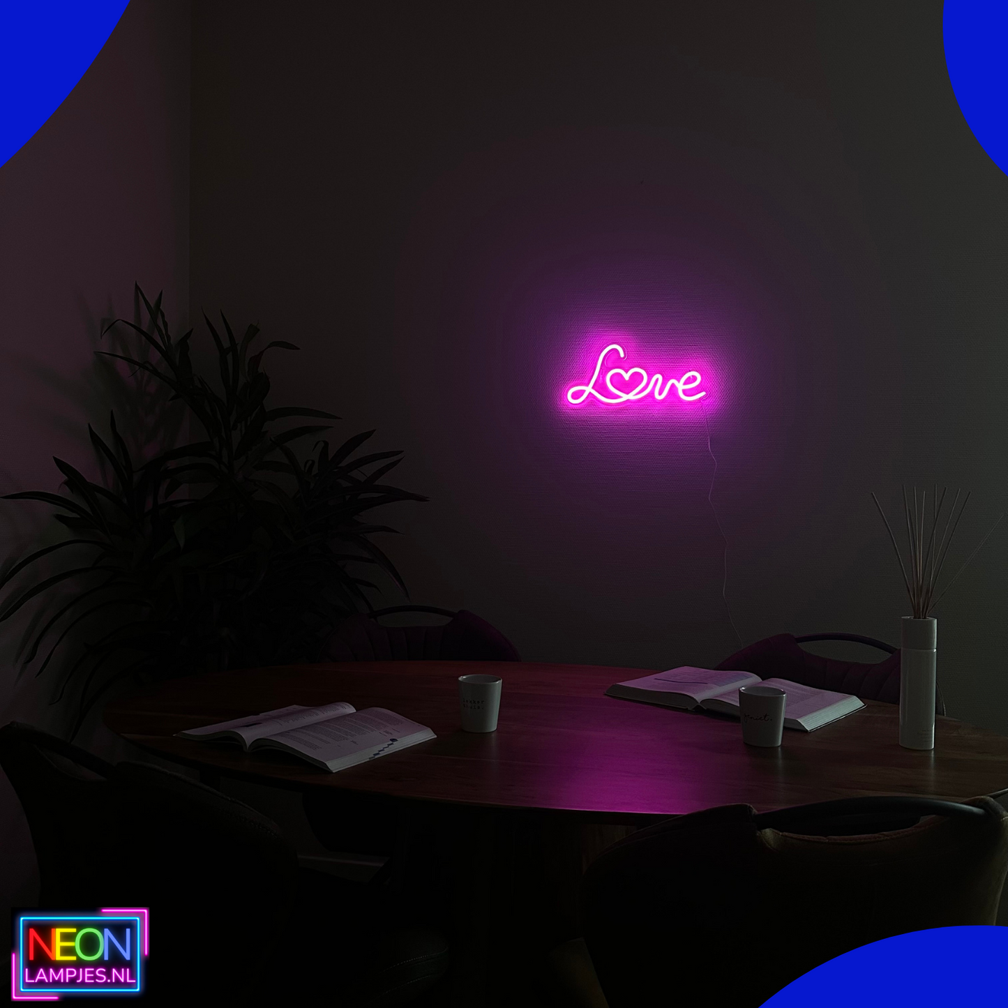 Neon Lamp - Love Hart Roze - Incl. Ophanghaakjes - Neon Sign - 19 x 40 cm