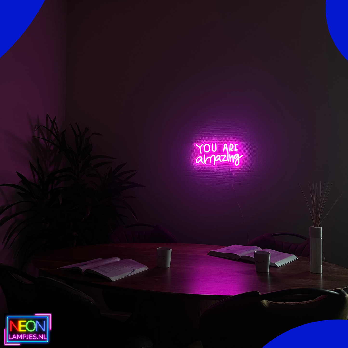 Neon Lamp - You Are Amazing Roze - Incl. Ophanghaakjes - Neon Sign - 20 x 40 cm